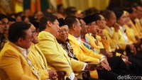 Munas X Golkar juga menetapkan salah satu pimpinan Dewan mereka. Aburizal Bakrie atau Ical kembali disahkan menjadi Ketua Dewan Pembina Golkar.