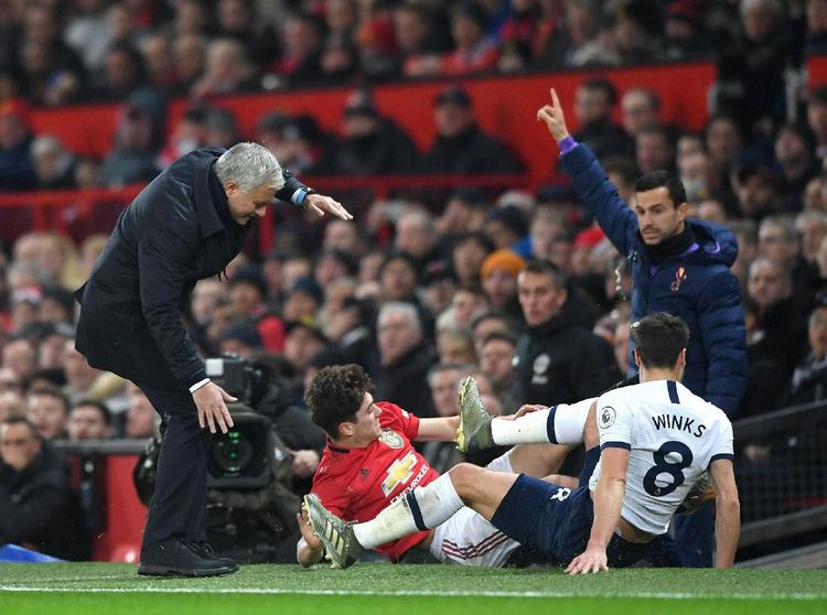 Aduh! Momen-momen Mourinho Tertabrak Daniel James