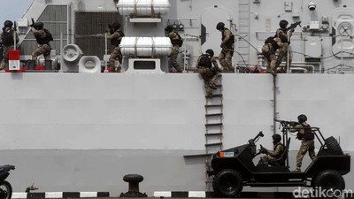 Ragam Aksi Para Prajurit TNI AL Meriahkan HUT Armada 2019