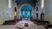 Potret sebuah gereja di Italia yang terbengkalai. Hiasan kaca patri dan lantai bangunan yang unik membuat bangunan yang telah terbengkalai itu nampak instagramable. Dok. Boredpanda/Tamás Pataki.