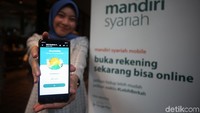 Hanya dengan mengakses Mandiri Syariah Mobile, nasabah dapat membuka rekening dengan mudah, cepat, di mana saja dan kapan saja.