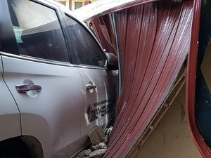 Mobil Dinkes Kalbar Tabrak Motor hingga Seret 5 Meter, Suami Tewas-Istri Kritis