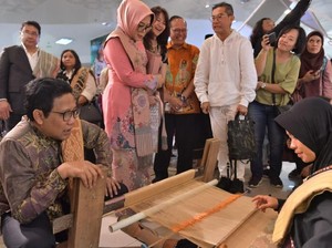 Di Eco Fashion Week, Kemendes Pamerkan Tenun dari Daerah Tertinggal