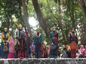 Apa Jadinya Jika Peragaan Busana Digelar di Hutan Kota Kediri?
