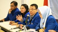 Ketua Steering Committee (SC) Rakernas PAN 2019, Saleh Partaonan Daulay didampingi sejumlah pengurus PAN memberikan keterangan pers sehubungan dengan persiapan Rakernas dan Kongres di kantor DPP PAN, Jakarta, Kamis (5/12/2019).