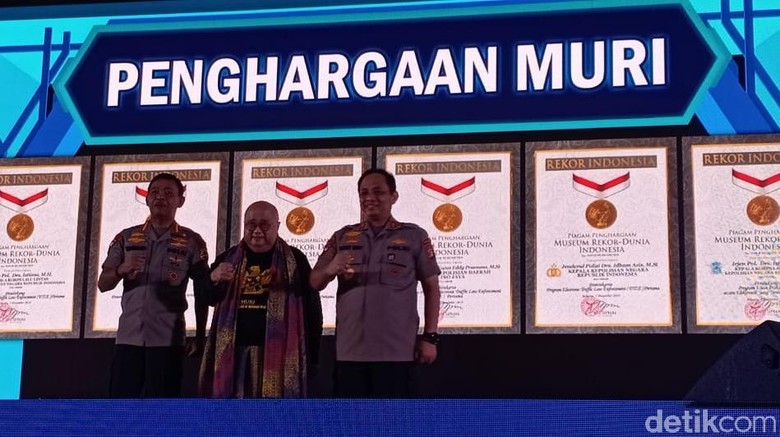Luncurkan E-Tilang hingga E-Drives, Kapolri-Kapolda Metro Raih Rekor MURI