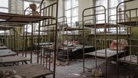 Beralih ke Ukraina, Pataki memotret salah satu ruangan yang berada di sebuah TK yang ditinggalkan usai kawasan itu terimbas dampak dari Chernobyl di masa lalu. Dok. Boredpanda/Tamás Pataki.