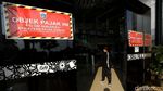 Melihat Mal Baywalk Pluit Berhiaskan Stiker Tunggak Pajak