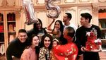 Family Man! Ini Momen Kulineran Rob Clinton Pacar Baru Chelsea Islan