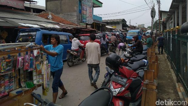 Stasiun Bojonggede semrawut
