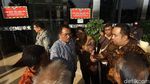 Melihat Mal Baywalk Pluit Berhiaskan Stiker Tunggak Pajak