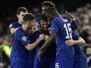 Mueller: Chelsea Sedang Tidak Cemerlang, Ya?