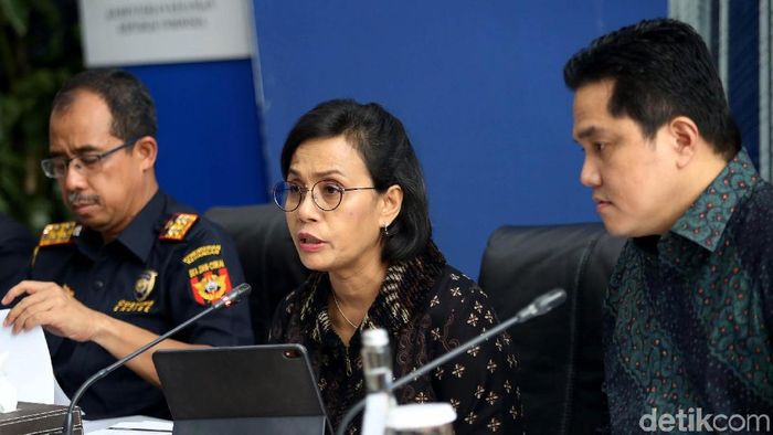 Menkeu Sri Mulyani, Menteri BUMN Erick Thohir, dan Dirjen Bea Cukai Heru Pambudi/Foto: Agung Pambudhy Menkeu Sri Mulyani, Menteri BUMN Erick Thohir, dan Dirjen Bea Cukai Heru Pambudi/Foto: Agung Pambudhy