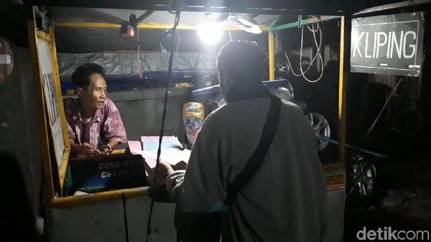 Dari Jual Kliping, Harsoyo Kuliahkan 5 Anak dan Istri Bisa Naik Haji