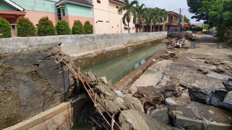 Hujan Deras, Tanggul Kali Cakung Bekasi Jebol untuk Ketiga Kalinya