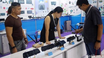 Pameran yang berlangsung selama tiga hari itu memamerkan banyak barang berbeda.