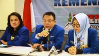 Partai berlambang matahari putih itu juga memberikan kesempatan kepada DPD-DPD mengajukan diri sebagai tuan rumah pelaksanaan pemilihan ketum tersebut.