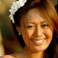 Dugaan pelanggaran Azura mencapnya sebagai profesional yang berpengalaman dalam mencuri, memeras dan menipu orang yang tidak menaruh curiga. Ulasan anonim di situs web Scamion.com mengklaim bahwa Azura bukan nama sebenarnya. Nama aslinya adalah Enjang Widhi Palupi, lahir di Kediri, Jawa Timur pada 27 Oktober 1978,” klaim ulasan itu. Foto: Instagram