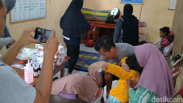 Suasana posko kesehatan di Balai Desa