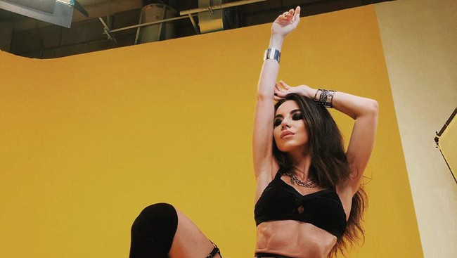 Meski usianya sudah berkepala empat, namun penampilan Anna seperti wanita 20-an. Anna yang kini berusia 42 tahun itu pun memiliki banyak penggemar di Korea Selatan.  Foto: dok. Instagram @dusya_star