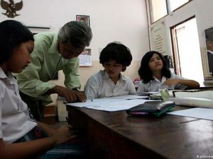 Peringkat 6 Terbawah, Indonesia Diminta Tinggalkan Sistem Pendidikan Feodalistik