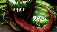 Venom yang seram ini terbuat dari buah semangka lengkap dengan lidahnya yang menjulur. Foto: Instagram @valeriano_fatica