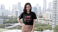 Menjadi anak rantau sempat mengecilkan hati Indah, namun perlahan-lahan ia kembali bangkit berkat support orang-orang terdekatnya.