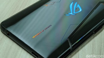 Bagian bawah terdapat tulisan Republic of Gamers. Foto: Adi Fida Rahman/detikINET
