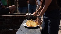 Dari foto terlihat penampang nanas cukup lebar. Tak ada banyak mata nanas seperti nanas yang umum ditemui di Indonesia. Foto: CornwallLive