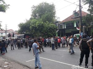 Bentrokan Pecah di Depan PCNU Solo, Sempat Ada Saling Lempar Batu