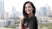Lalu ada Indah Permatasari yang bercerita perjalanan kariernya dan sosok sang bunda yang sempat berseteru akibat percintaannya dengan Arie Kriting. Asep Syaifullah/detikHOT