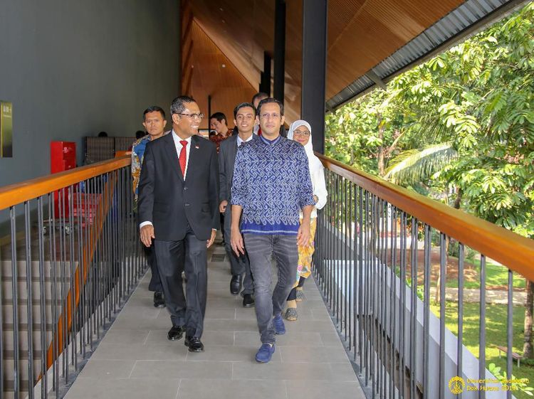 Lebih Parah dari Nadiem, Bos Teknologi Kaosan di Acara Resmi