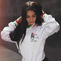 The Head HoldSatu dari 20 model yang dianalisa BadGirlsBibble punya foto dengan pose seperti ini. Yaitu berdiri sedikit miring lalu menempatkan kedua tangan di belakang kepala. Foto: Instagram