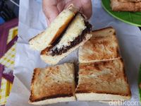 Roti Gempol: Empuk Wangi Roti Gandum Srikaya Cokelat yang Legendaris