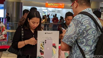 Promo tersebut berlaku di jaringan outlet Erajaya Group (iBox, Erafone, dan Urban Republic). Sedangkan program promosi di jaringan ritel Apple partner lain seperti story-i, mE Gallery, dan Cellular World mungkin berbeda. (Foto: detikINET/Adi Fida Rahman)