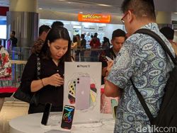 Keramaian Penjualan Perdana iPhone 11 di Indonesia