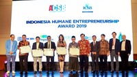 Apresiasi ini diberikan kepada perusahaan maupun organisasi yang dianggap bisa menerapkan prinsip-prinsip humane entrepreneurship dalam aktivitas bisnisnya yaitu menjalankan bisnis yang inovatif (enterprise cycle) sekaligus melakukan pemberdayaan dan berempati kepada karyawan (human cycle). Foto: dok. Bank BRI