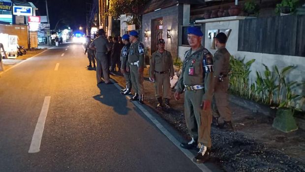 Satpol PP Tegur Anak Nongkrong yang Bikin Resah Tamara Bleszynski