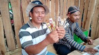 Pecahan uang ini beragam, mulai dari Rp 2 ribu sampai Rp 20 ribu. Harga makanannya juga murah meriah, mulai dari Rp 500 hingga Rp 10 ribu saja per porsinya. (Rinto Heksantoro/detikcom)