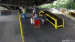 Melihat Skatepark di Kolong Flyover Pasar Rebo yang Hampir Rampung