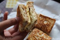 Roti Gempol: Empuk Wangi Roti Gandum Srikaya Cokelat yang Legendaris