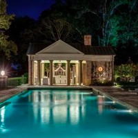 Rumah memiliki tujuh kamar tidur dan delapan kamar mandi. Sangat besar, tempat tinggal alumni American Idol ini rasanya lebih pantas disebut sebagai istana. Foto: Dok. Zillow