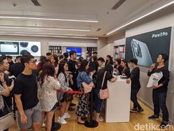 Keramaian Penjualan Perdana iPhone 11 di Indonesia