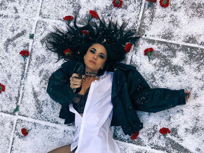 Aku benci menjadi sesuatu. Tapi jika akan menjadi sebuah simbol dari sesuatu aku akan memilih menjadi simbol seks dibanding simbol lainnya, tambah Anna.  Foto: dok. Instagram @dusya_star