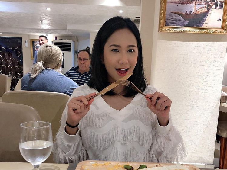 Disebut Saingan Nikita Mirzani, Ini Potret Model Malaysia Dayana Roza Saat Makan