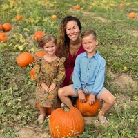 Ibu dua anak ini mengungkapkan bahwa perbesaran payudara yang ia lakukan memperburuk kesehatannya, dan sekarang ia ingin memperingatkan wanita lain untuk mewaspadai bedah kosmetik tersebut kepada 1,1 juta pengikut Instagramnya. Foto: Instagram