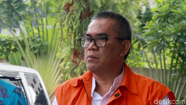 Bupati Nonaktif Muara Enim Diperiksa KPK Bupati nonaktif Muara Enim, Ahmad Yani, diperiksa KPK. Ia diperiksa terkait kasus suap pekerjaan proyek di Dinas PUPR di Kabupaten Muara Enim.