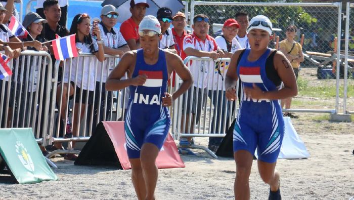 Cintya Nariska (kanan) di SEA Games 2019 modern pentathlon beach triathle perorangan putri, Jumat (6/12/2019). (dok. NOC) Cintya Nariska (kanan) di SEA Games 2019 modern pentathlon beach triathle perorangan putri, Jumat (6/12/2019). (dok. NOC)