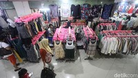 Pasar ini juga telah menampung para pedagang pindahan dari Pasar Senen yang terimbas kebakaran hebat pada 2017 silam.