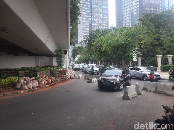 Sisa-sisa Pembongkaran Paksa Penutup U-Turn Jl Satrio Jaksel